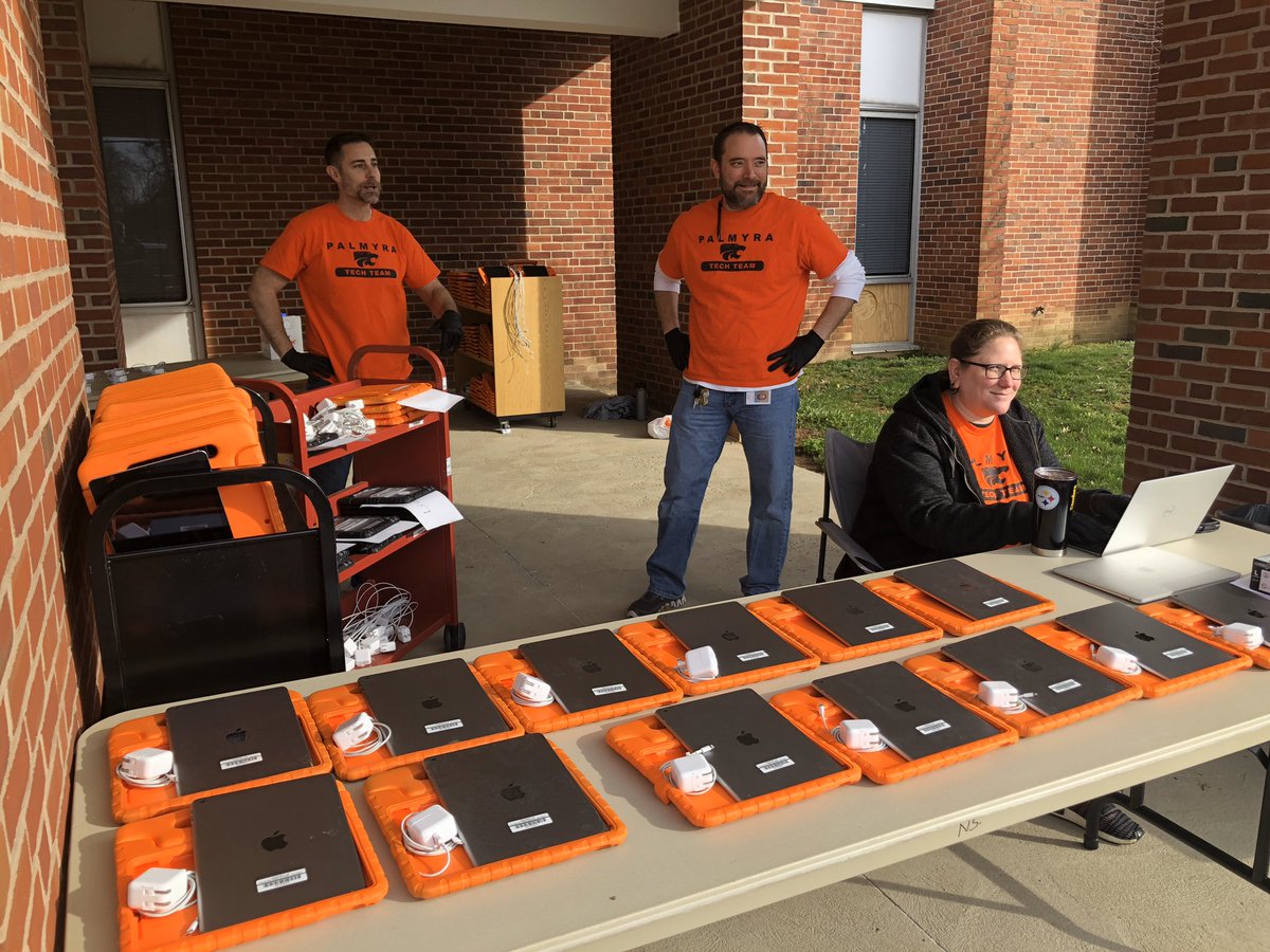 PalmyraSchools's tweet photo. PASD Tech distributing 300 iPads this morning to our elementary students. #IGettoWorkHere https://t.co/1y8m4apgdl