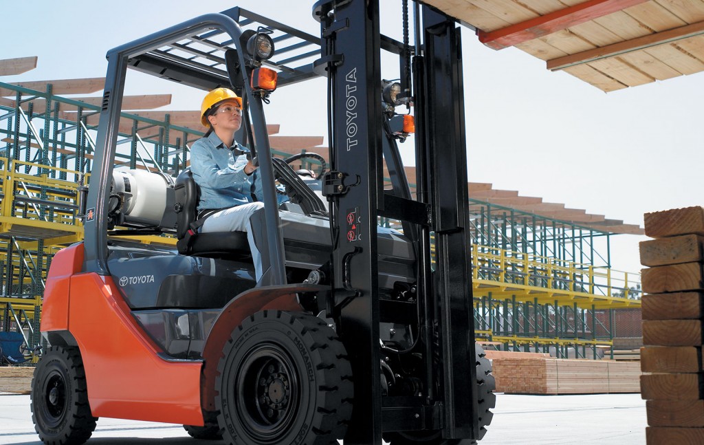 SuptPaulDutton's tweet photo. CAN YOU HELP?
Please RT. 
I'm seeking 2 forklift trucks with 2 volunteer drivers &amp; 6 palletisers in Gloucester this weekend to help receive &amp; stack the food deliveries for our 9000 vulnerable residents.
Thank you 🙏 Thank you. 
@BandQ
@Homebase_uk
@CheltenhamRaces https://t.co/eFSQwszqPH