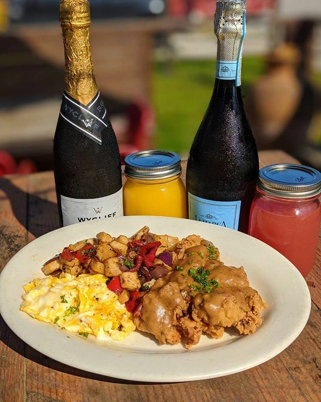 Brunch is around the corner - Get your orders in online! Everything is online. Click, choose lunch, dinner, grocery bag or brunch! And we’re here to make it happen! #grayzeit