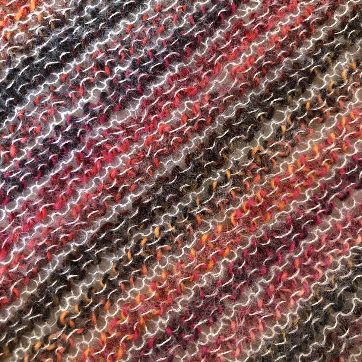 amMalerwinkel's tweet photo. Kuscheliger Dreieckstuch (rot) aus Merino Wolle, Mohair und Seide.
Handgestrickt by Minna Svane, https://t.co/pik1Omzl10 #luebeck #strickdesign #handgemacht #handgestrickt #merino #wolle #mohair #seide #rot #hellblau #dreieckstuch #schal #knit #knitting #knittinglove #stayathome https://t.co/j5dHC7DgLi