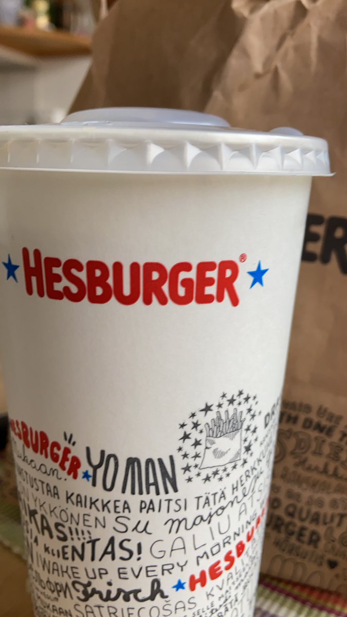 RNigelson's tweet photo. Nam! Gluteenitonta hampparia, ei pakki kestä muuten. #hesburger #assburger #bansokola https://t.co/ADkuGdfMwI