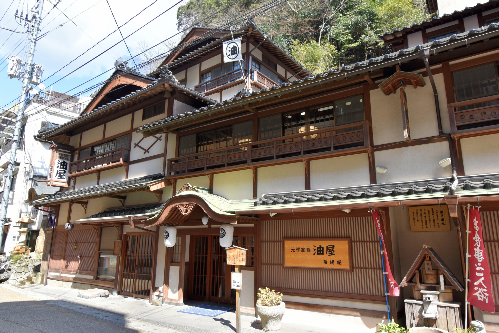 تويتر かわうそ على تويتر 岡山の湯原温泉に行ってきました 湯原砂和ちゃん Cv 佳村はるか の缶バッジは数日前に完売したばかりだそうで 再販したらまた来よう 千と千尋の神隠し のモデルとなった旅館も佇むのどかな温泉街でした 温泉むすめ T Co
