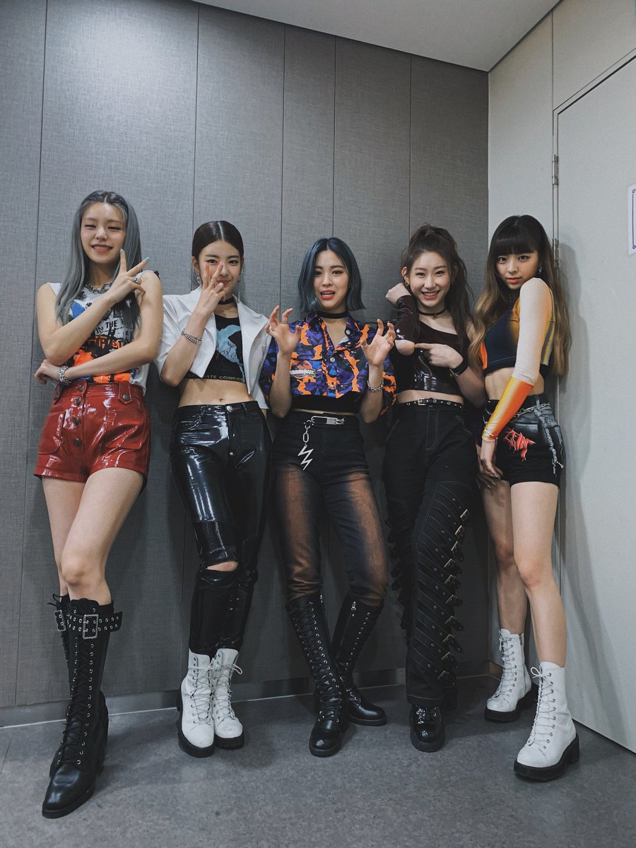 ITZY tweet media