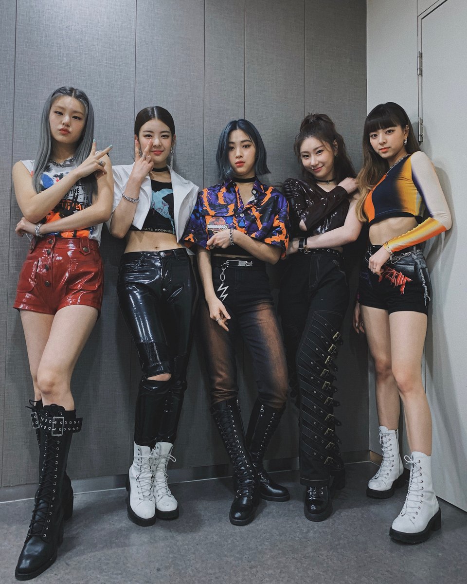 ITZY tweet media