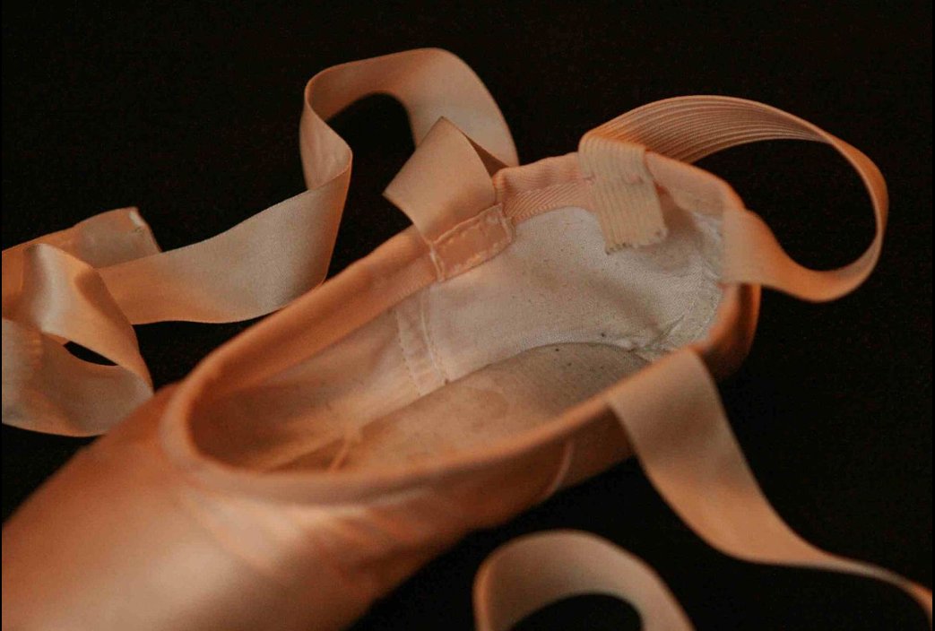 CincyBallet's tweet photo. Finding the perfect pointe shoe is kind of like finding the holy grail! ๐ฉฐ Then comes the sewing. It can be pretty daunting. Check out this #CBAtHome video of Miss Courtney's pointe shoe tips. Have fun ballerinas!>>https://t.co/Eh61omFNBJ https://t.co/IRukaWj3CS