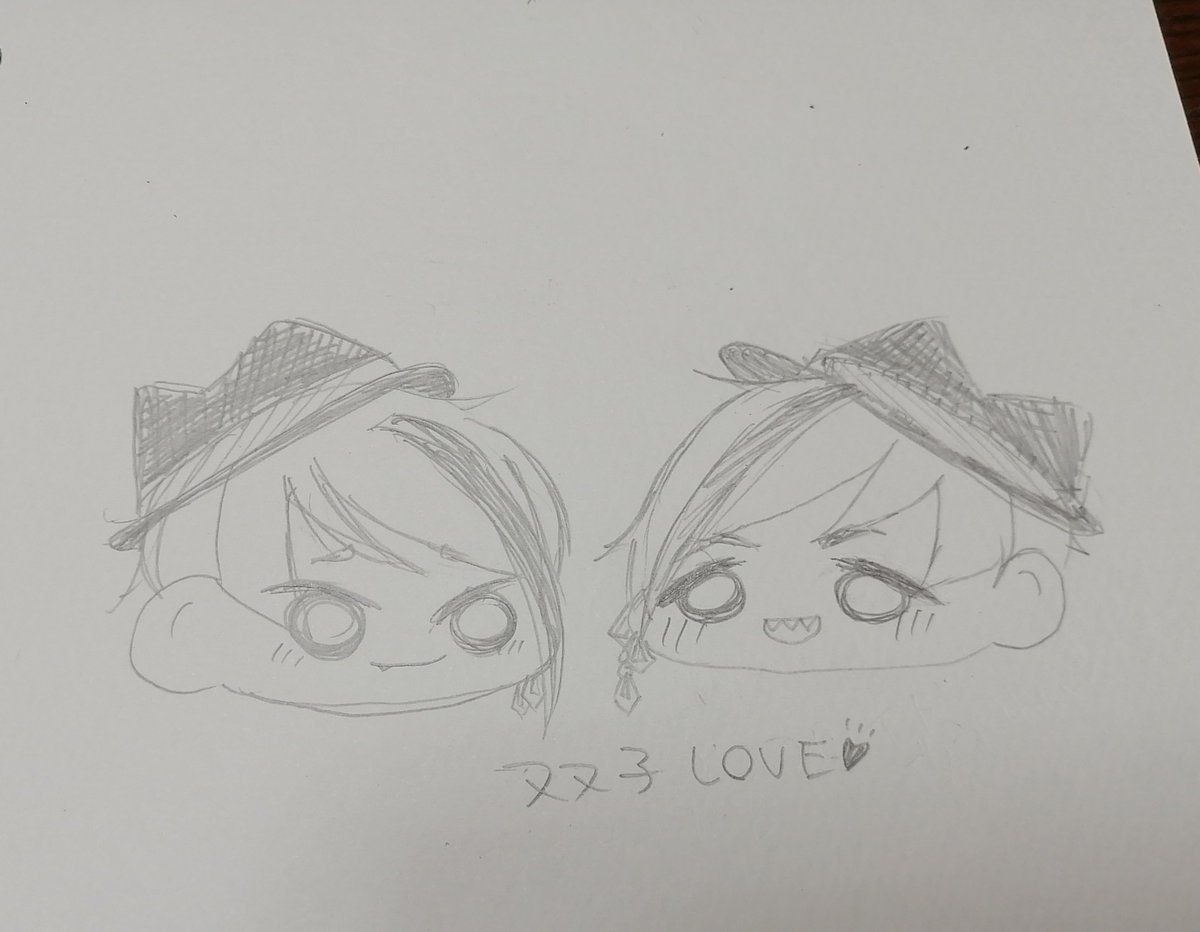 kuzumotimaru's tweet photo. フロイドピックアップおめでとー
咄嗟にかいた双子ちゃん https://t.co/OI9jhsjxue