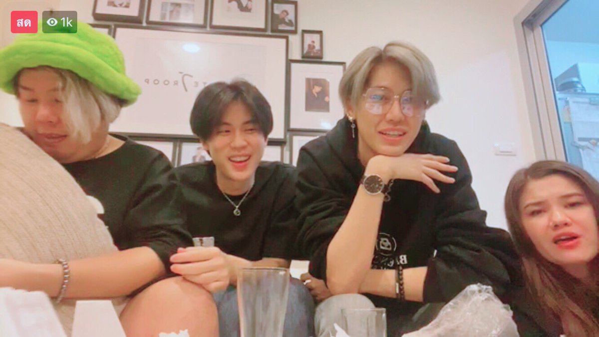 ywoaj's tweet photo. รอยยิ้มของบุ๋นเปรม 😍 เหนือสิ่งอื่นใดบุ๋นใส่แว่นคืองานพรีเมียมมมม สวัสดี 😆😂😘😊🤩❤️♥️💕 #กองกําลังบุ๋นเปรม #Ultimatelive #UltimateTroop @bb0un @Prem_space https://t.co/1cVETlPoin