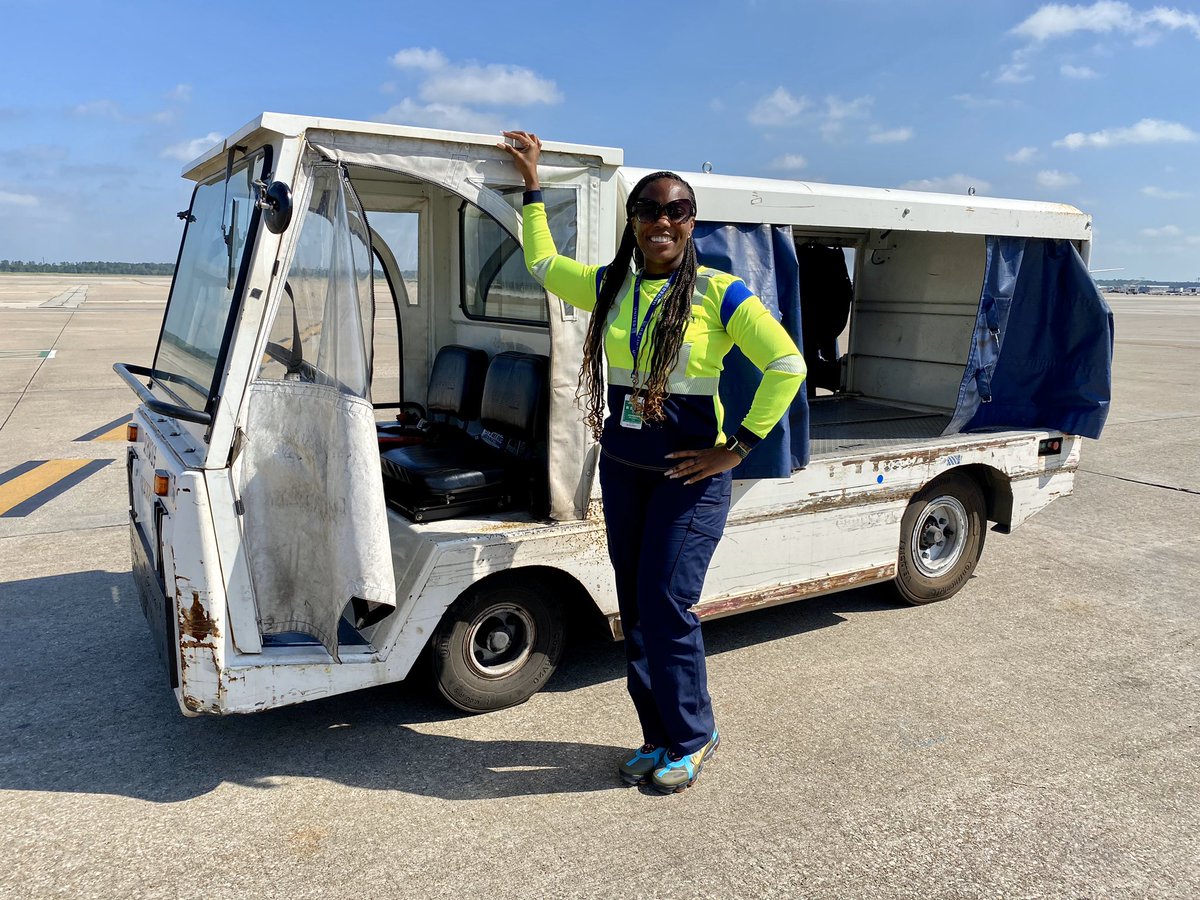 iah's tweet photo. Let’s hear it for all the employees that work tirelessly to provide an essential service to the public. Thank you for stepping up when your city needs you the most 🙏 #HoustonStrong #StayHome https://t.co/Qc5x5u3aE3