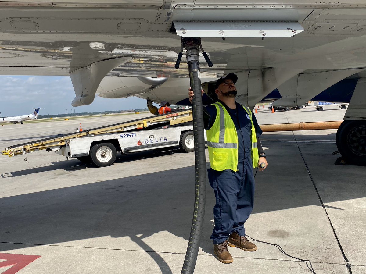 iah's tweet photo. Let’s hear it for all the employees that work tirelessly to provide an essential service to the public. Thank you for stepping up when your city needs you the most 🙏 #HoustonStrong #StayHome https://t.co/Qc5x5u3aE3