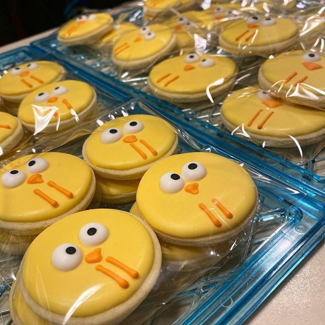 Making cookies while the sunshines ☀️ Getting Easter orders ready for contactless delivery 🚗  if you are interested in placing an order send me a DM stock is limited due to ingredient limitations 🦠
•
•
•
#possandruby #cookies #cookiecrazy #cookie… ift.tt/2wJJNJA