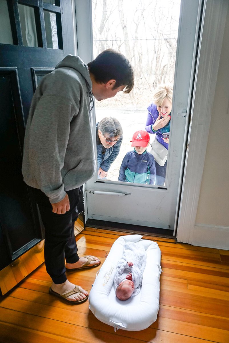 pageharrington_'s tweet photo. @BostonGlobe our daughter meeting family through the door ♥️ #WinslowInTheWindow #COVID19 https://t.co/V7eSL4Ng5j