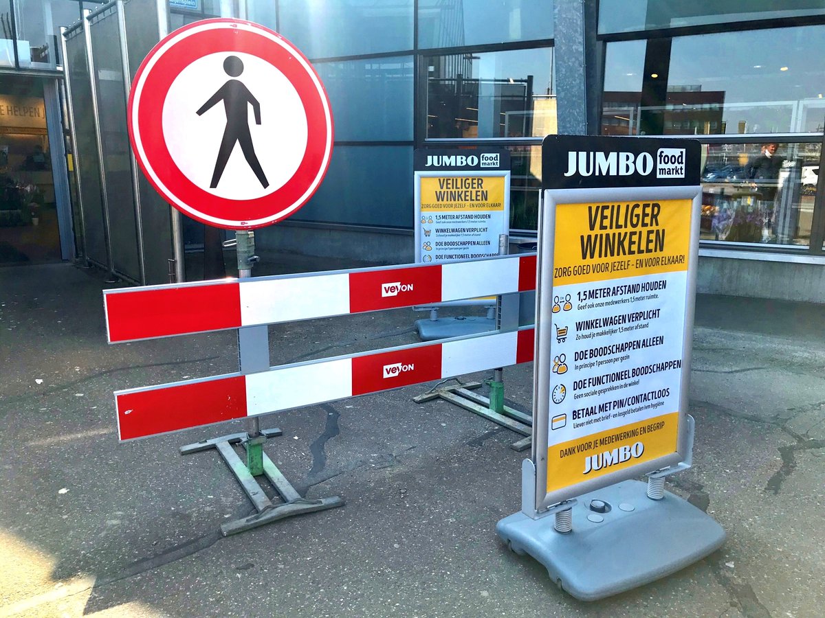 VevonBV's tweet photo. Vevon helpt Jumbo Supermarkten met het veiliger winkelen ! Mensen zorg goed voor jezelf- en voor elkaar ! #vevon #jumbo #coronavirus #coronavirusnetherlands https://t.co/rAHSBdO1ps