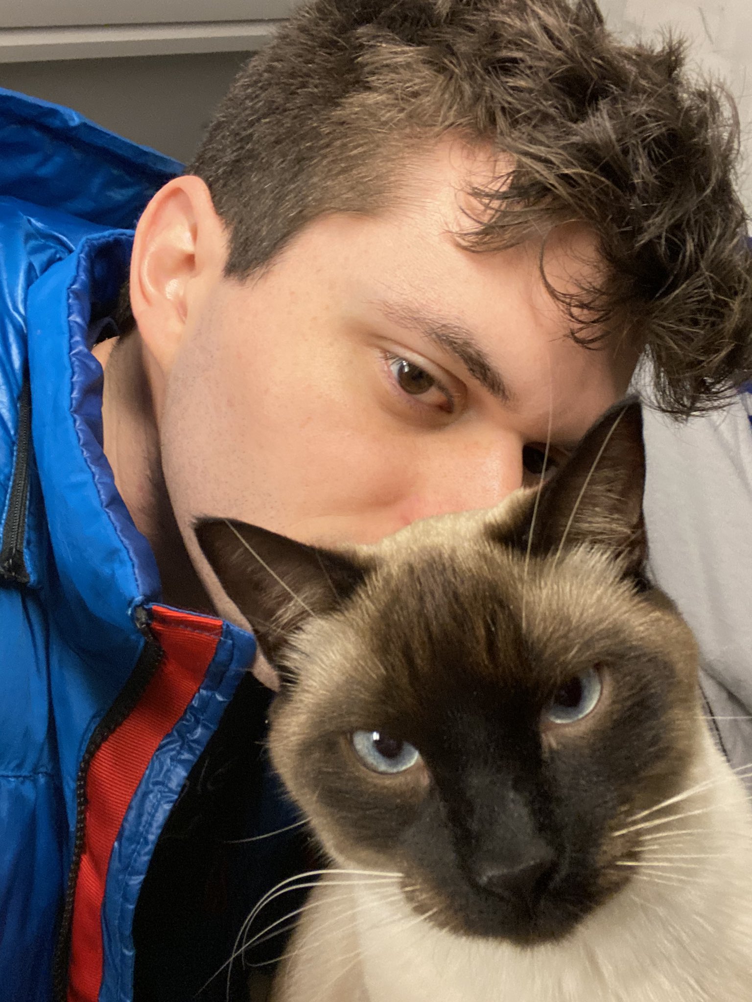 EUHn4mWXQAE7Oat.jpg:large