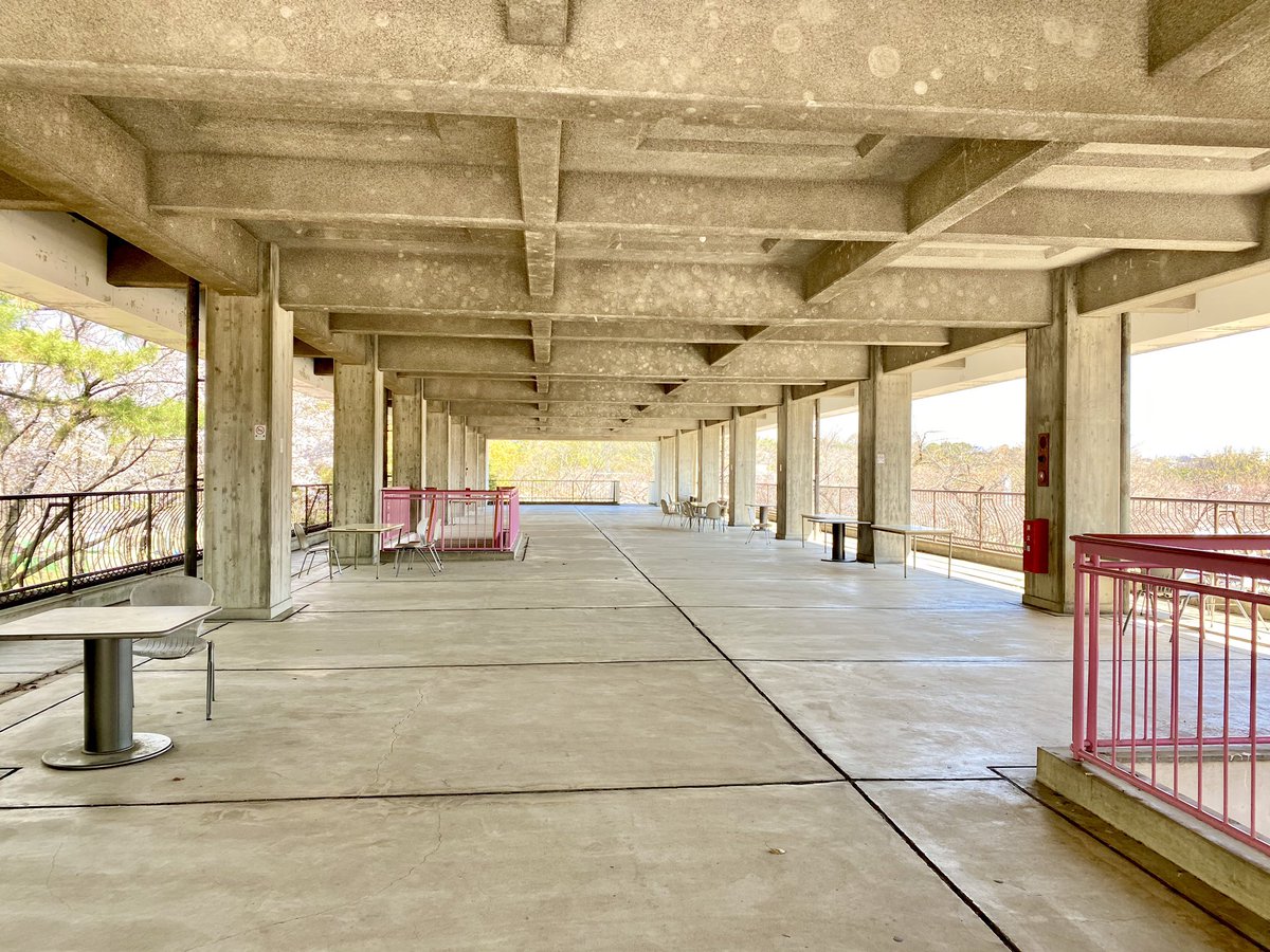 Enjoy Expo 万博記念公園内の中央休憩所 かなり古びた建物ですが スタバでも入ればかなり賑わいそう T Co Phptnx57sv Twitter