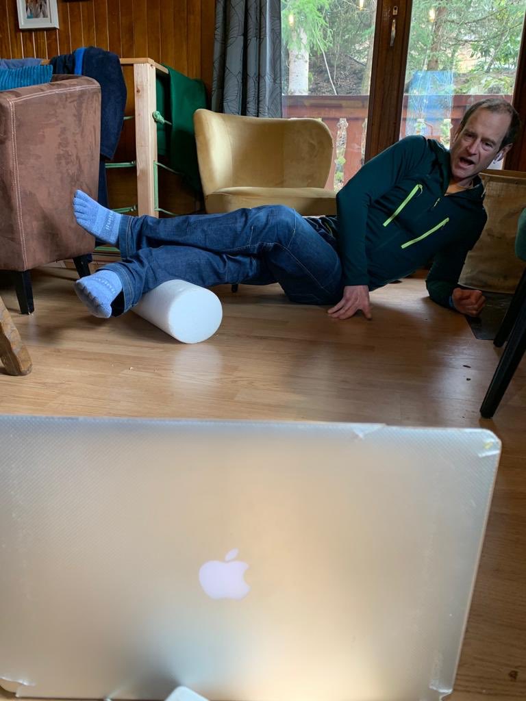 LCDSChamonix's tweet photo. The virtual physio! #confimement #physio #chamonix https://t.co/i1HsCSmtHi