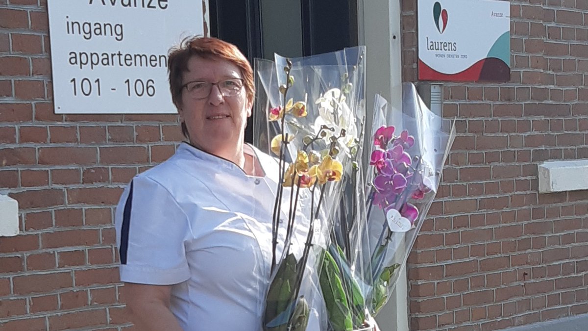 LaurensZorg's tweet photo. Wat een toppers! @Feyenoord @SpartaRotterdam @excelsiorrdam sloegen de handen ineen en regelden voor al onze bewoners en medewerkers orchideeën! Groot hart onder de riem in deze onzekere tijd! Dank jullie wel!! #samensterk #hartvoordezorg #daslief #laurenszorg #dankbaar https://t.co/yspMlh7lQa
