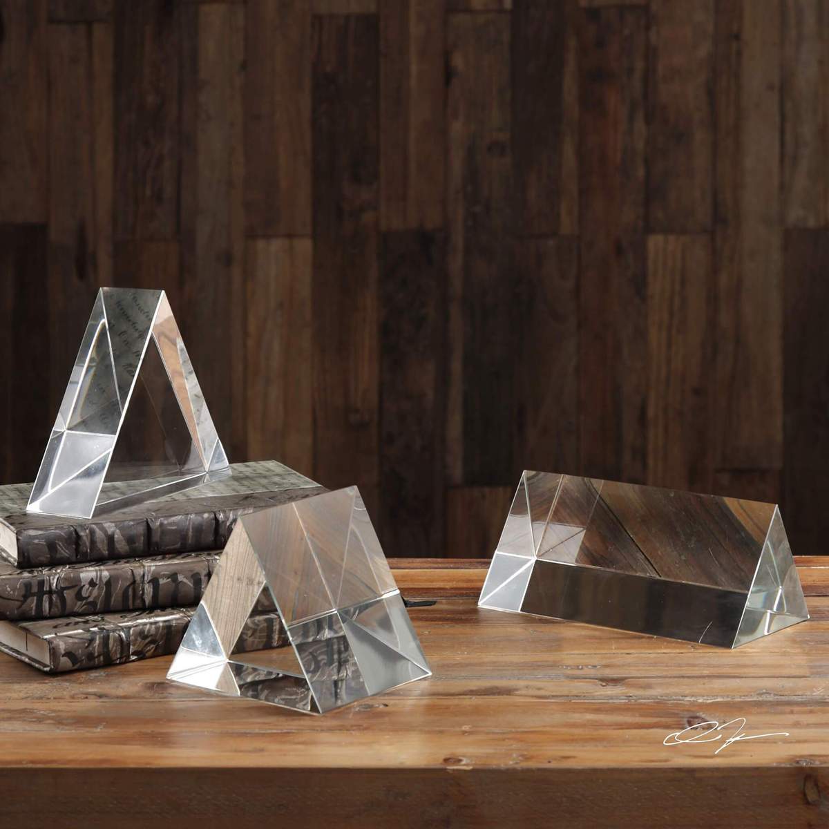 Did you know a well decorated home or space can help with getting rid of stress and anxiety? It's true! #MODTEMPO has all the best decorative objects to put you at ease. #modern #contemporary #iconic #homedecor