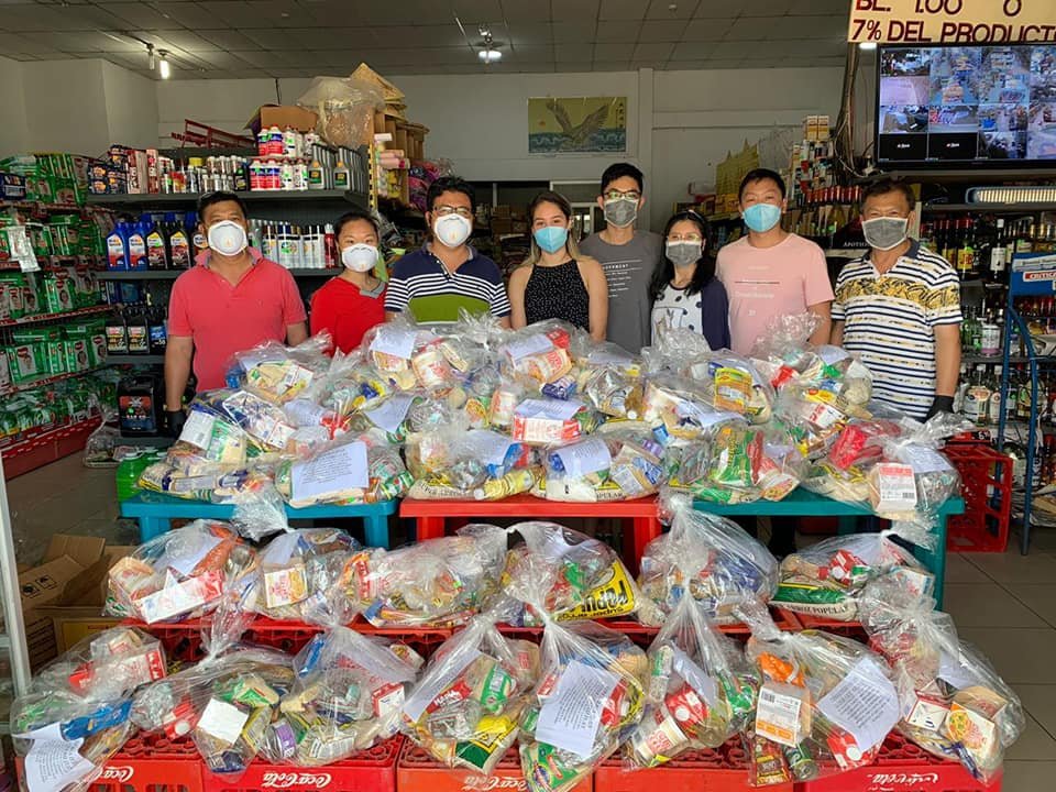 Gran gesto de la familia Liang a través del supermercado Iván, en donar bolsas de comida a la Alcaldía de Boquete para darle a los más necesitados, invitamos a los demás comercios para que copien este bello ejemplo en estos tiempos en que más se necesitan.