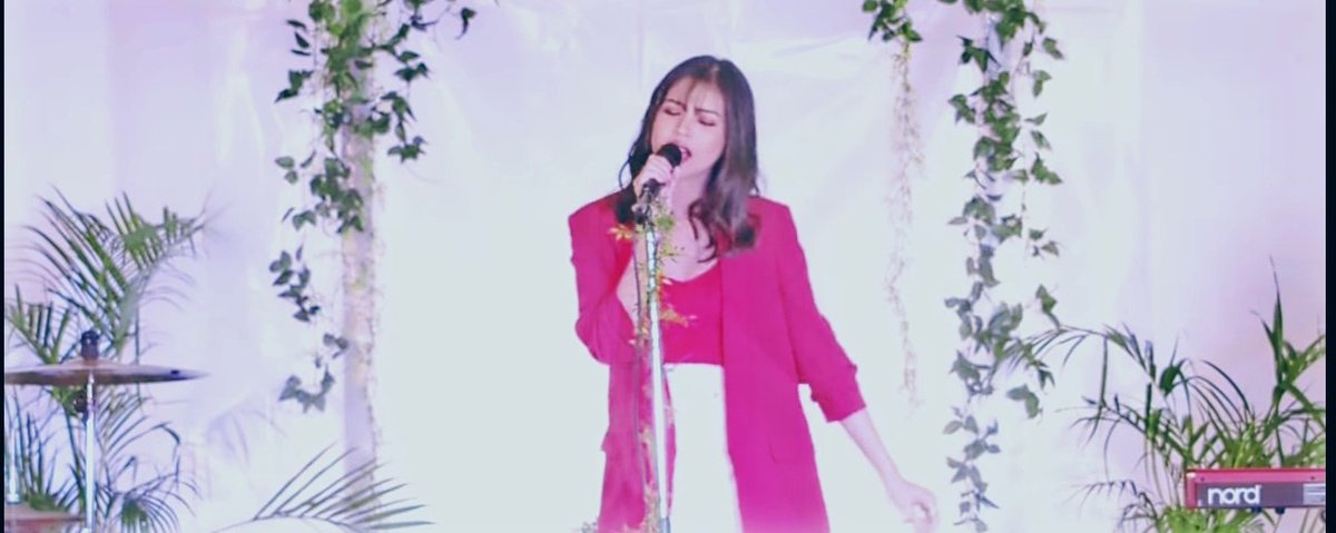 m_mddzn5's tweet photo. Pak na pak sa awraaa!!!!! PLUS boses pa!!!!! 😍😍😍 @mainedcm 💛💛💛
#ParangKailanLangYTPremiere 
#ParangKailanLang https://t.co/ZaiboNUwd1
