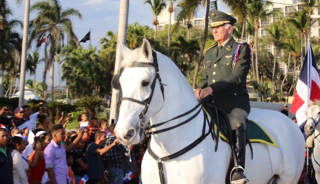 Gran pesar por el fallecimiento del Coronel Kalil Haché Malkun "el inmortal del deporte", un hombre que siempre estuvo dispuesto a servir y darlo todo por el pueblo dominicano. Paz a sus restos.(Eras como el Bambú, te doblabas pero nunca te rompías)