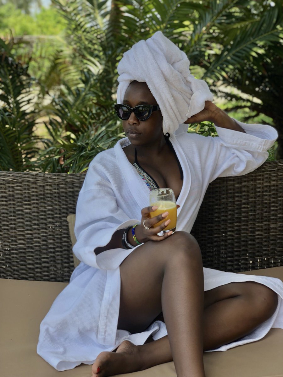oluwabera's tweet photo. Tanzanian men, y’all did your thing but imma need all my Tanzanian Queens to remind y’all one more time. Can’t be the only ones stepping on these necks 🙃

Drop your pics &amp; snatch them edges and wigs ladies.

A thread 👇🏾 https://t.co/ZIMDvlaztM