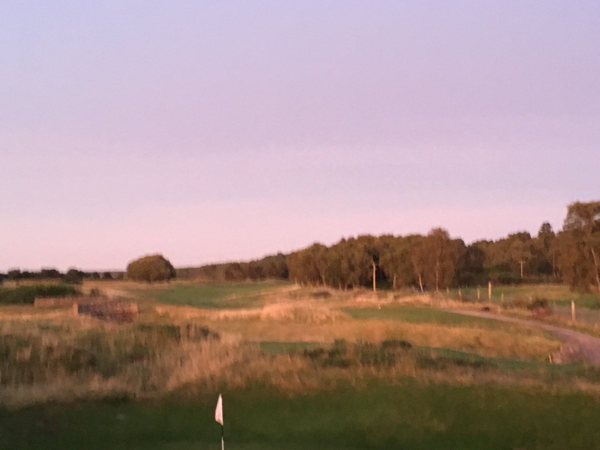 CMbalgownie's tweet photo. ⛳️9⃣Day 9 - Hole 9 ⛳️9⃣
The first of the four par fives @NairnDunbar featuring a tight twisting fairway. Find the fairway and play your second between two pot bunkers before finally aiming your approach to the right centre of the green.
#linksgolf #sunrise #supportyourgolfclub https://t.co/zxkWL6fXr0