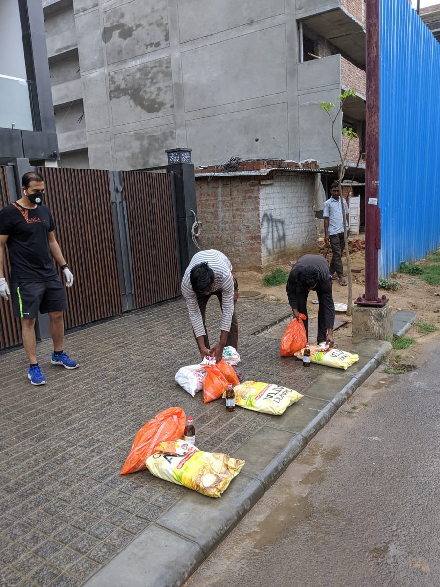 FeedingIndia's tweet image. Here are some pictures from the distribution today. Thank you @Grofers and @BigBazaar for making this possible.