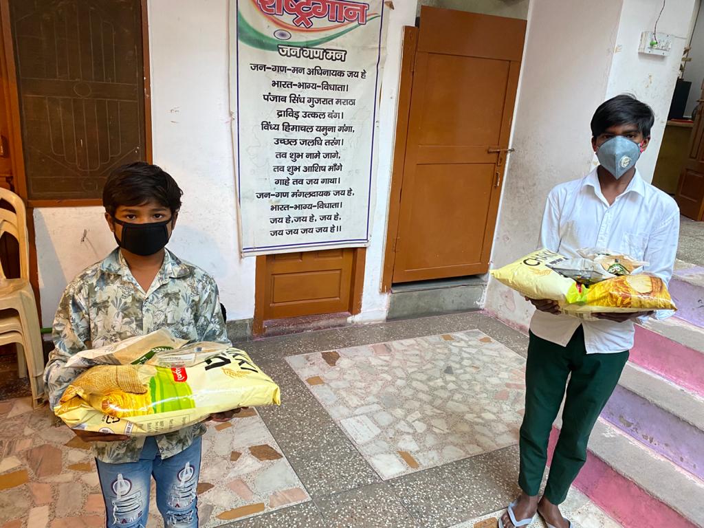 FeedingIndia's tweet image. Here are some pictures from the distribution today. Thank you @Grofers and @BigBazaar for making this possible.