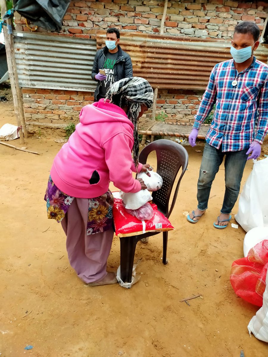 FeedingIndia's tweet image. Here are some pictures from the distribution today. Thank you @Grofers and @BigBazaar for making this possible.