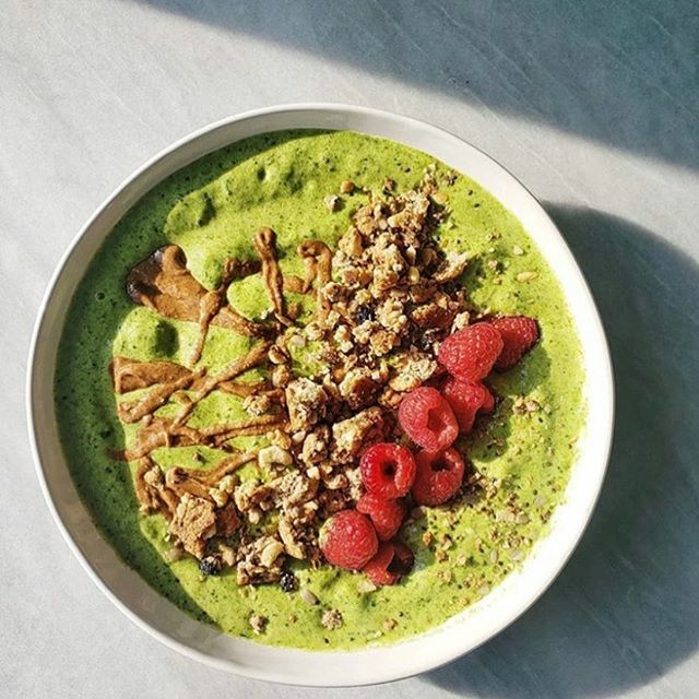 How about a smoothie bowl to kickstart your Friday?? Great way to get your energy ready for the day ahead!! 📸: @wellmaderestorative ift.tt/3au6Qag