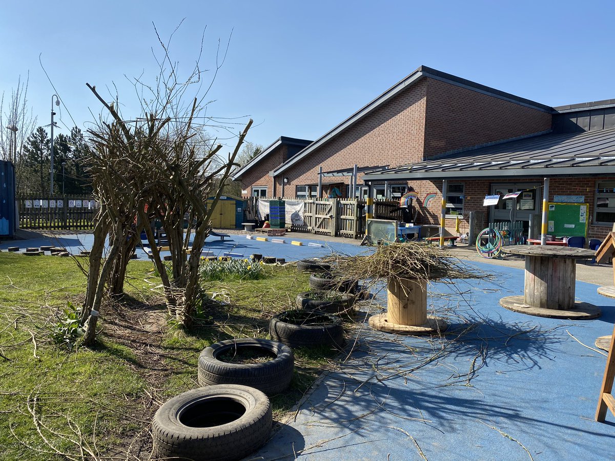 AsquithPrimary's tweet photo. We really want to see @AsquithPrimary den building and rainbow making on @itvcalendar A busy week for our key worker’s pupils! @JonMitchellITV  @duncanwooditv @LeedsCC_HSWT #AsquithSpirit https://t.co/P4ap7FozUC