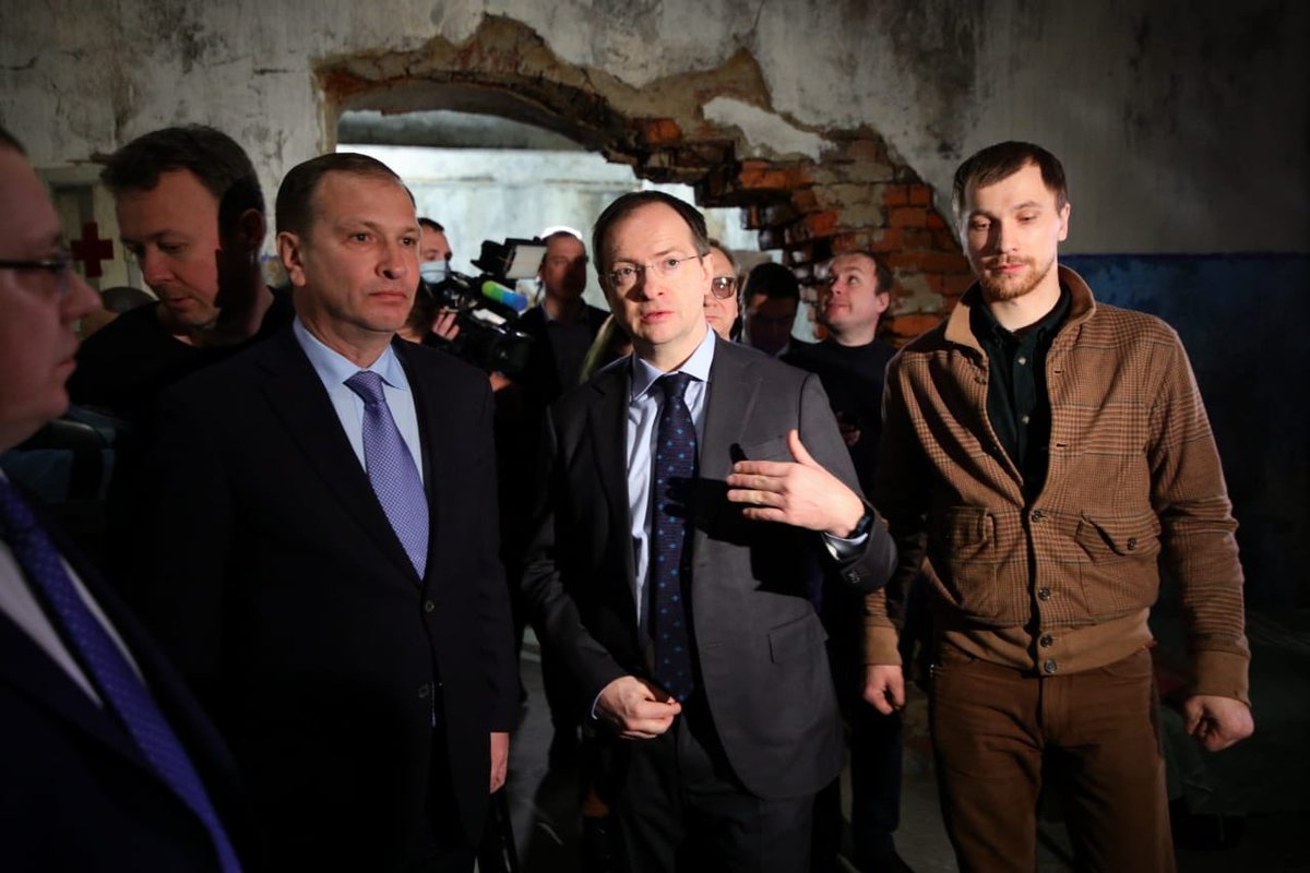 rvio_ru's tweet photo. Проверил создание по поручению Президента новой экспозиции Музея Победы на Поклонной.
Проект нового типа сочетает музейные артефакты, погружение в эпоху и современные технологии. 
Будет полностью готов к 9 Мая. https://t.co/Tc9MSvhLDu https://t.co/Aml1NcMdCr