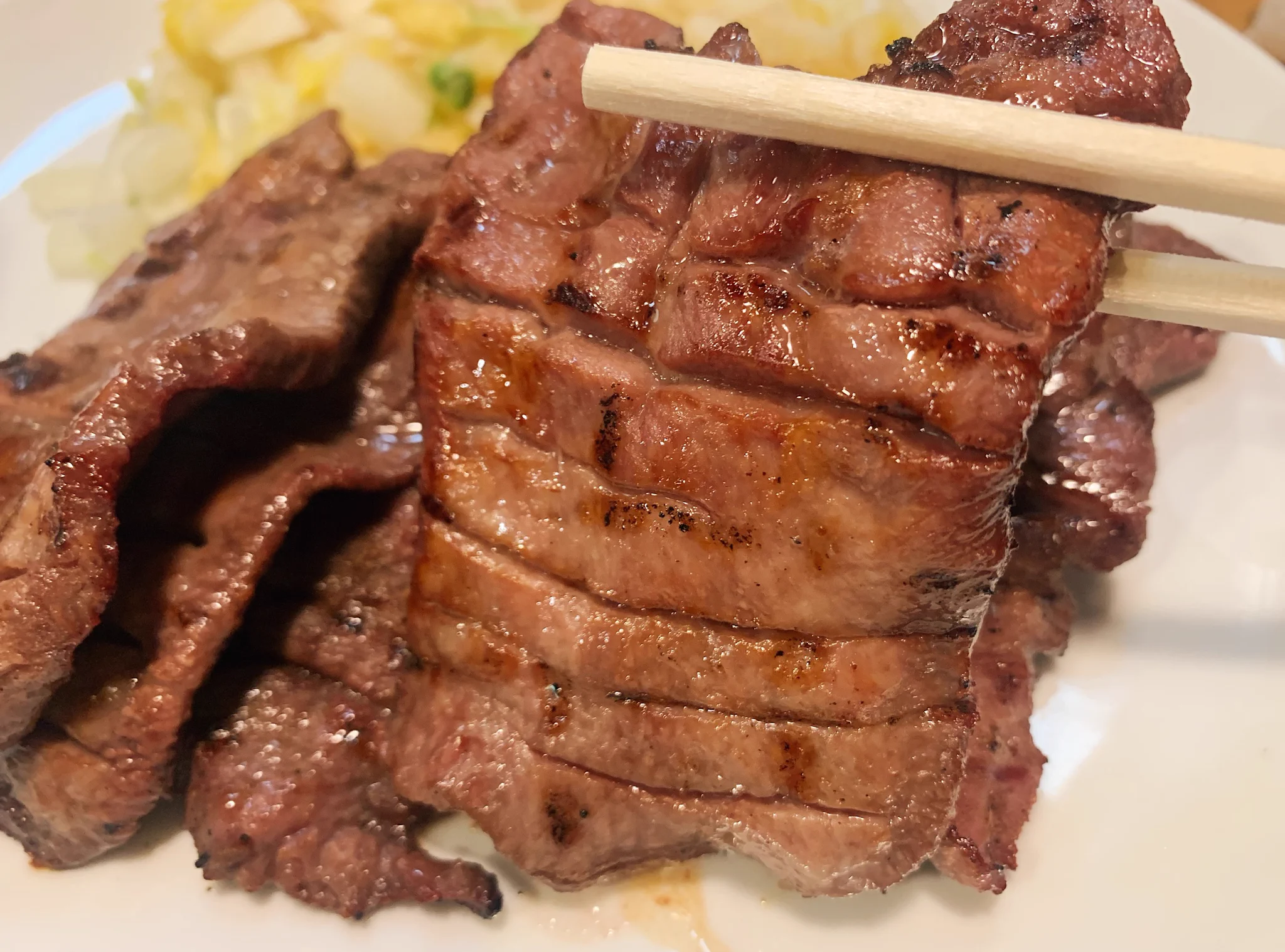 白米がどんどん進む！？塩加減が絶妙な「牛タン」！