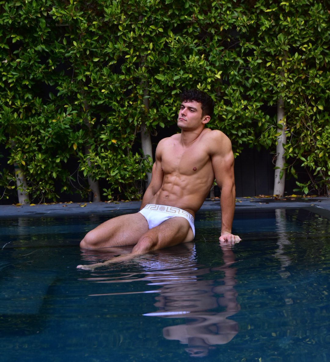 mrmuscleyuk's tweet photo. Isolation 1 0 1 -
If you are bored this week make sure you check out my link https://t.co/RaNx1JvwiM for your discount and welcome exclusive pic 🤓🥰 https://t.co/TsVhHizdTG