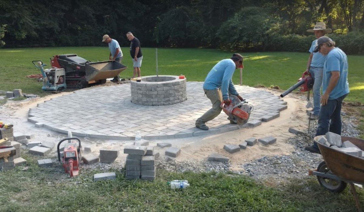 ScapeWorx's tweet photo. An important aspect of landscape is a walkway. They are bridges that bring your lawn together. They give your yard a more cohesive flow and they create ambiance and mood. Call us to discuss your path design. #walkways #SaveH2B #pathdesign #landscaping #PA https://t.co/nsx8M6v6tm https://t.co/MCf88dLjJl
