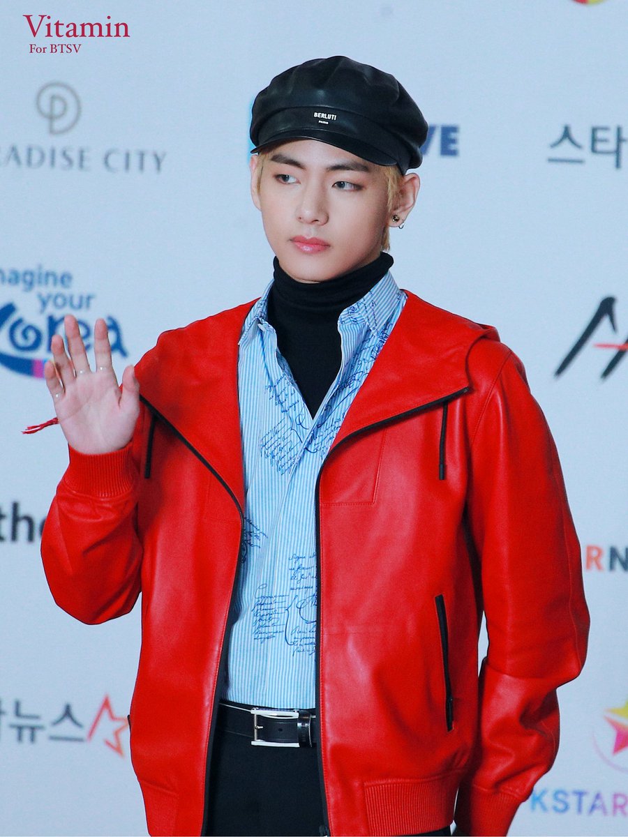 Vitami1230's tweet photo. 【181128】Asia Artists Awards
miss u
#태형 #뷔 #태태 #방탄소년단뷔 #Taehyung #BTSV  
@BTS_twt https://t.co/ku8WaWdVnK