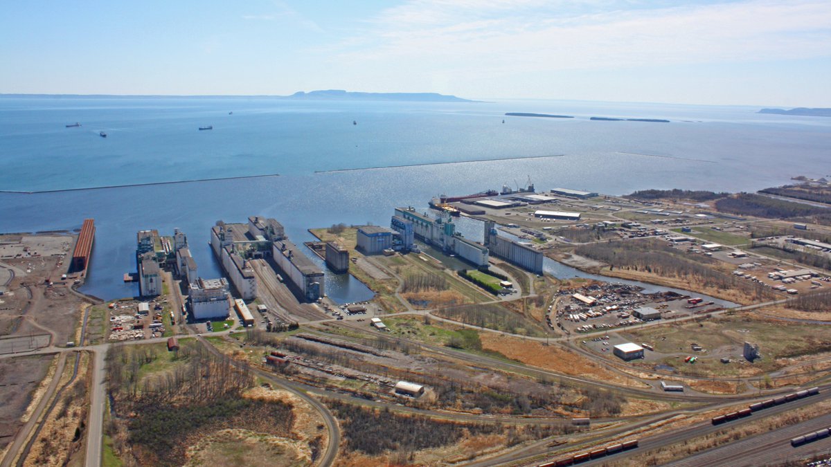 Shipping Season is Here! @McKeilCares Tug Sharon M1 and Barge Huron Spirit is this year's Top Hat recipient. Congratulations! #welcomespring #tophat #greatlakesshipping #greatlakes #marineshipping #logistics #logisticssolutions portofthunderbay.com/port-of-thunde…