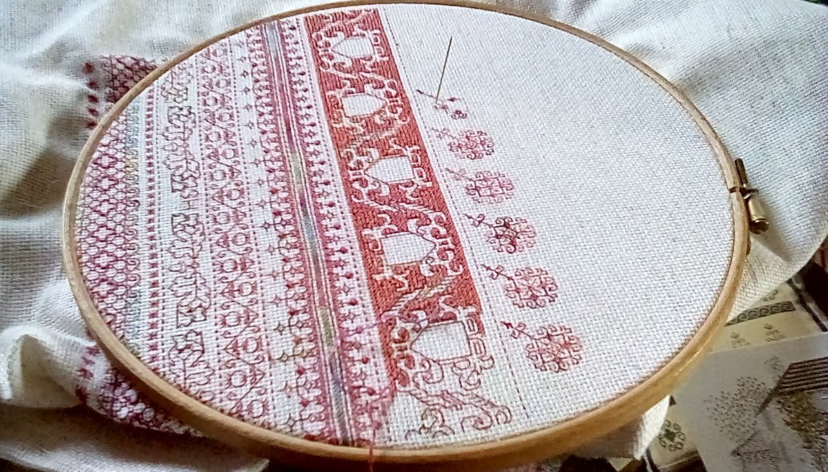 AnkaretWells's tweet photo. A while back I decided that my next project would be blackwork in red and redwork in black, for reasons that I can't now recall. This was intended for the now cancelled Village Show, but now I have longer to work on it before #PrazeFairShow 2021... https://t.co/gvZmy9TKhu