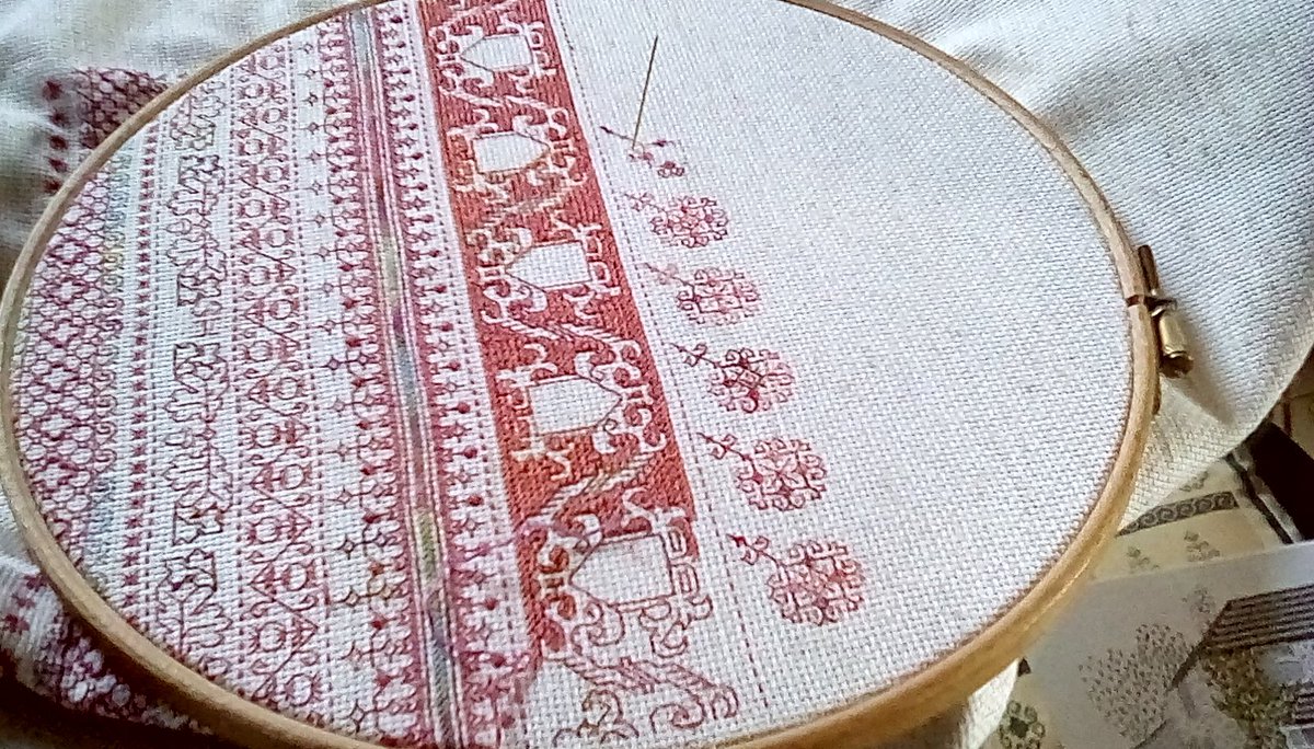 AnkaretWells's tweet photo. A while back I decided that my next project would be blackwork in red and redwork in black, for reasons that I can't now recall. This was intended for the now cancelled Village Show, but now I have longer to work on it before #PrazeFairShow 2021... https://t.co/gvZmy9TKhu