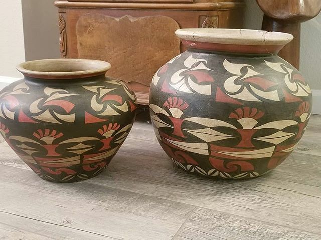 StagingAustin's tweet photo. Found these lovely ladies last week! 👍😎💗🌵🏆🏡 #stagingaustin #stageitsellit #stagingsells #homedecor #interiordesign #design #home #atx #nativeamerican #americanindian https://t.co/f2Tqlu2maU https://t.co/yAtMqbbINy