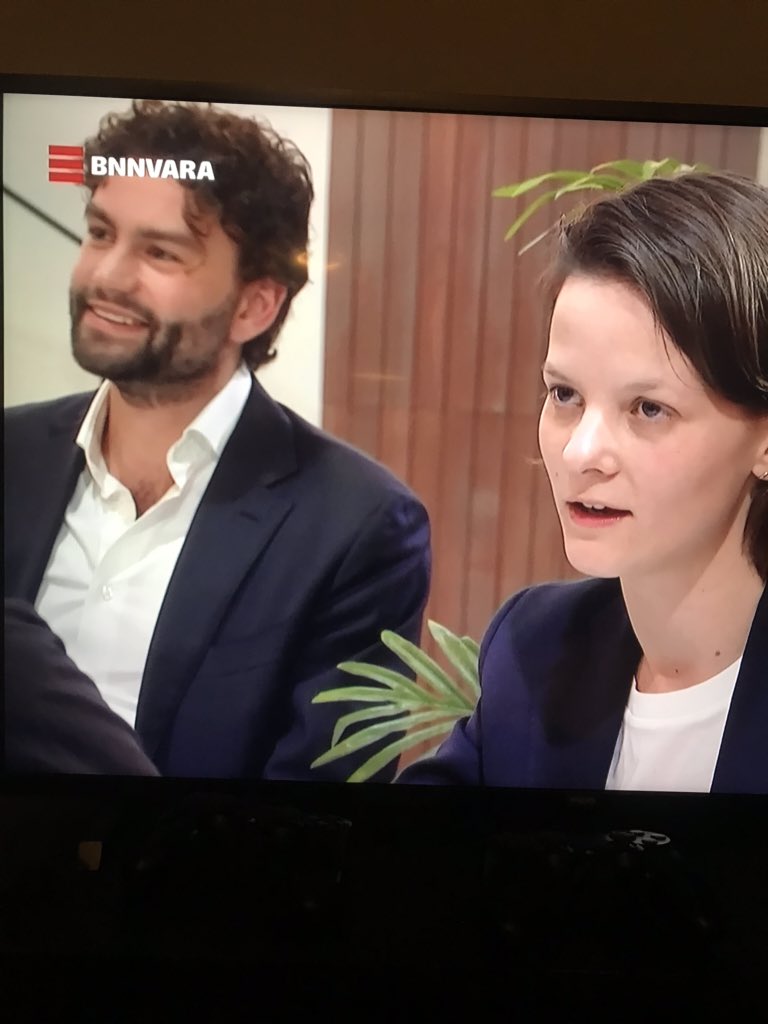 Linksachter. #firstdatesnl #firstdates