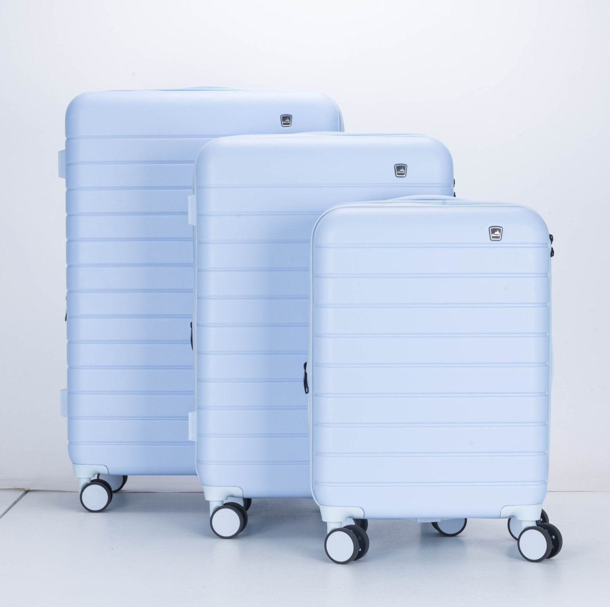Bombshell_OC's tweet photo. Any piece from our #PowderBlue luggage collection is the ultimate travel accessory! All three sizes come with premium security and storage features to help you travel smarter... and look cute while you're doing it 😉✈️

Shop them all at: https://t.co/WDXjHXUpfJ https://t.co/SxBhd76Byx
