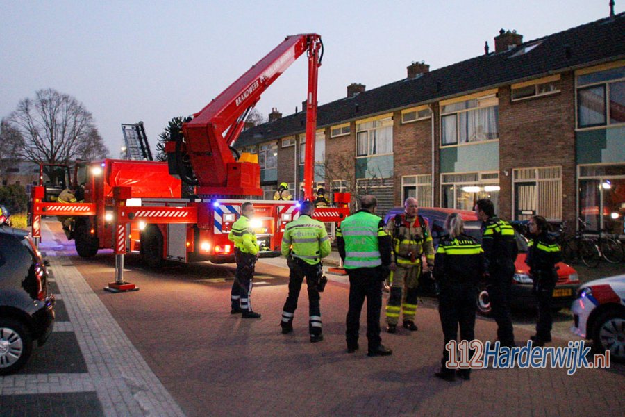 Brandweer rukt uit voor brand op zolder van woning in #Harderwijk. 112Harderwijk.