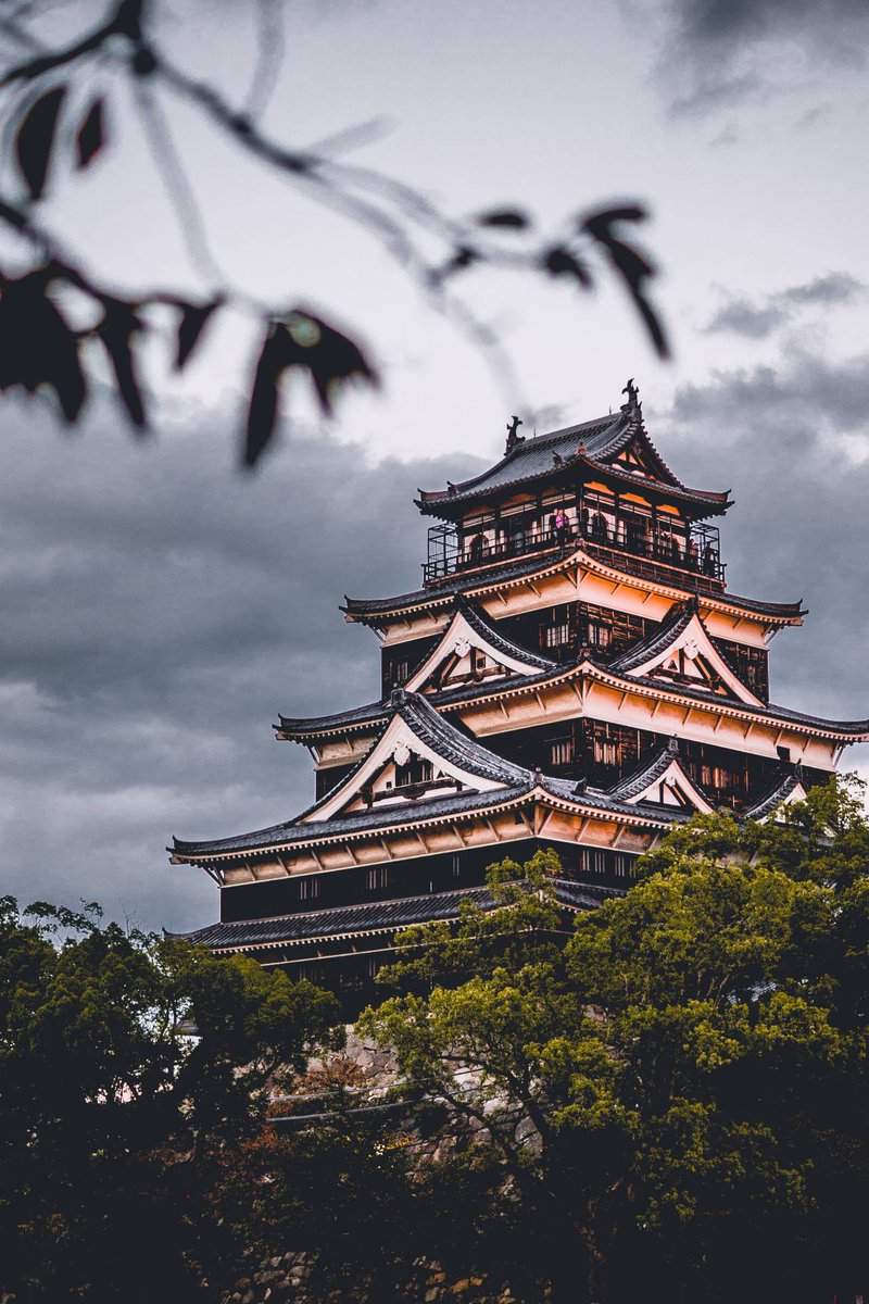 🇬🇧🎞️ MOVIES SET IN JAPAN🎞️

Agustina also suggested movies set in Japan: "My all-time favourite is 'The Last Samurai' with Tom Cruise, in which you learn about Samurai culture. And 'Memoirs of a Gesiha' to learn about Geishas, although I suggest reading the book first!".