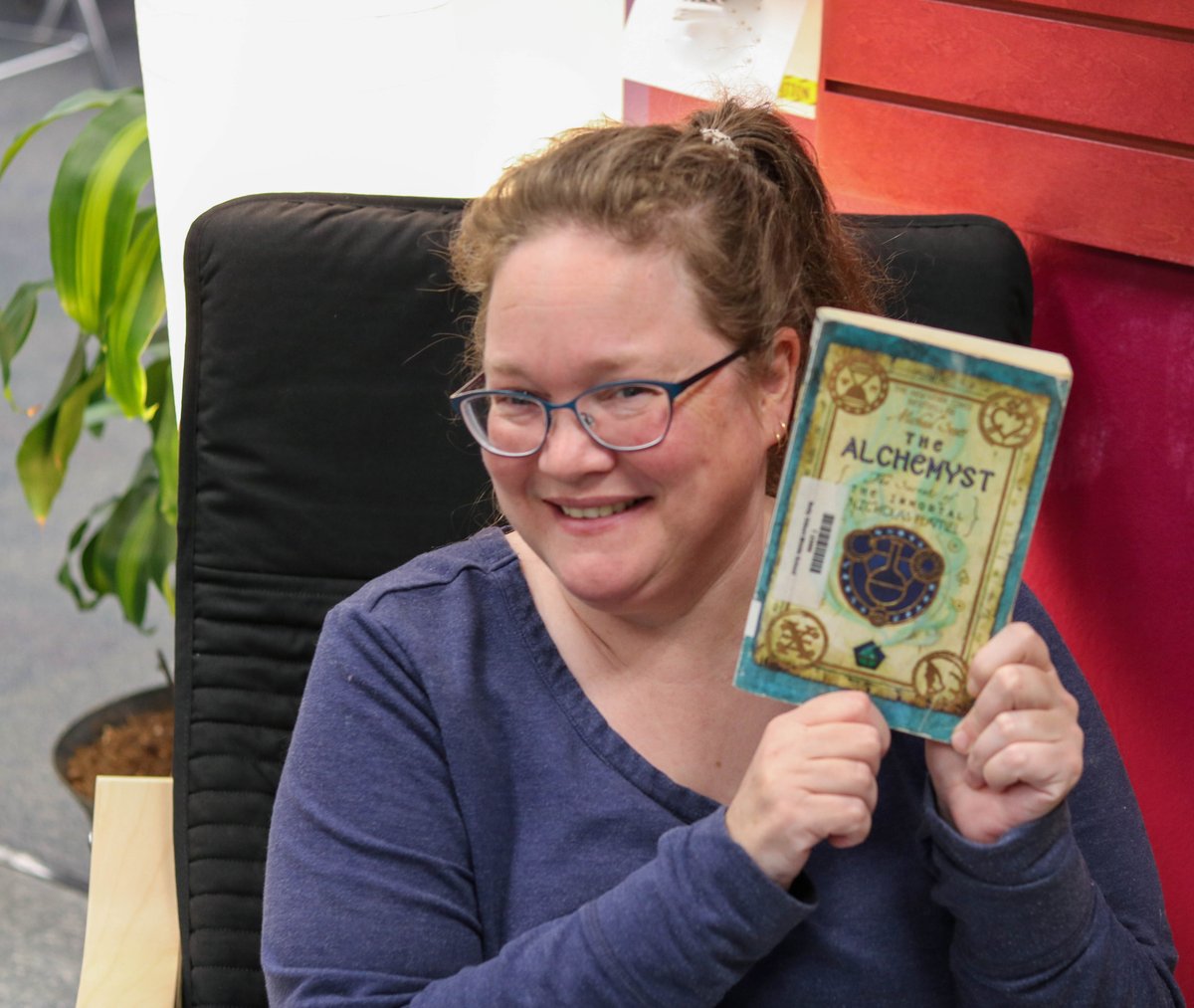 LangleySchools's tweet image. Jenn’s pitch: “The Philosopher’s Stone has been stolen (and not by Voldemort).” Read The Alchemyst by Michael Scott, the first of a series of novels.
#SpringBreakReading