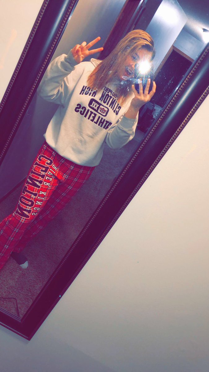 kallyn_keefer's tweet image. reppin the colors today
#spiritweekchallenge @MrKuchCHS @CHSROYALARMY