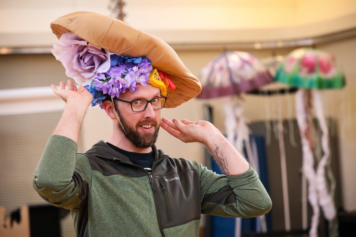huthphoto's tweet photo. We love the things we get to see #behindthescenes on theatre shoots. Here's a peek...from @playmakersrep #Everybody play & @KTC_UNC #IndeedFriend.
Love our creative teams & actors!
#WorldTheatreDay #theatrephotographer #theatre https://t.co/zsia4GtGtL