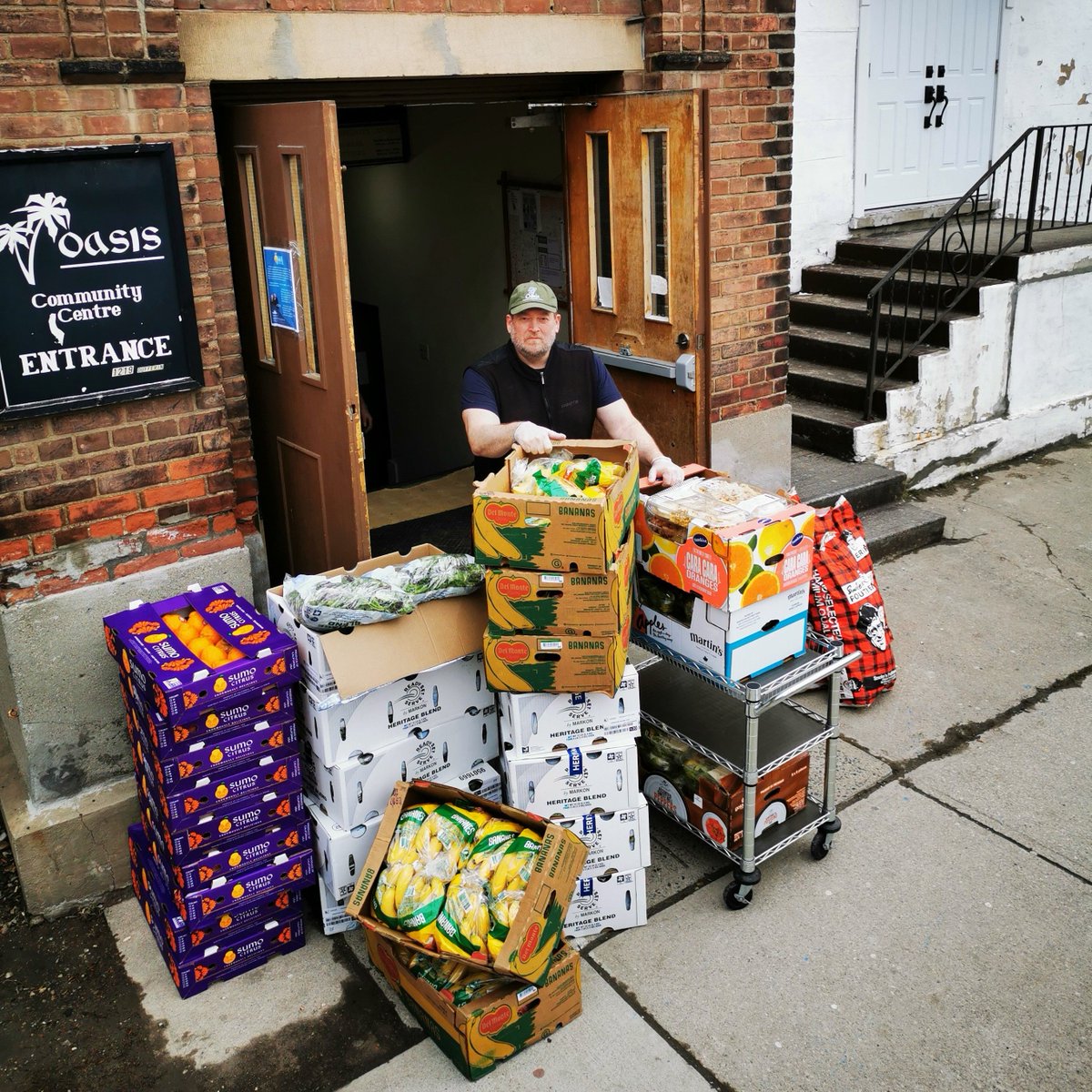SecondHarvestCA's tweet photo. During this time of crisis, Second Harvest is carrying on. We are still supporting people in need. But we can’t do it without your help.  
 
Help us provide much-needed food to those who need it most. Together, we can get through this.  Donate now at https://t.co/63rcplio0S. https://t.co/aZ0BTGegF9