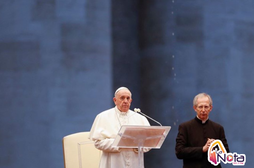 lanota1017's tweet photo. El Papa Francisco oró hace unos minutos por todas las personas afectadas por el COVID-19 👉🏻 https://t.co/cOajf0grXi
#SomosTuNuevaRadio #LaNota1017 https://t.co/8VQcGOI4qG