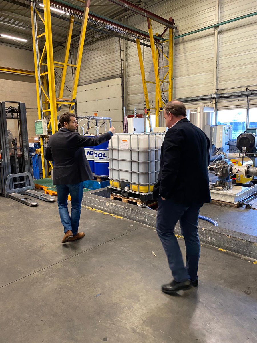 f_lesache's tweet photo. #OnSeBat #COVID19fr
Merci @OlBriere de te battre avec autant d'énergie et de passion, avec le tiers de ton effectif, pour la continuité économique de ton entreprise. Les pompes BROQUET essentielles à l'agroalimentaire 🇨🇵 💪🏻
@medef @La_FIM @uimm @FR_Industrie @usinenouvelle https://t.co/eYFAns6pXm